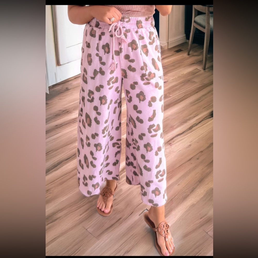 1158. Leopard print wide leg lounge pant pink